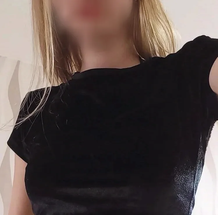 Christina, 25