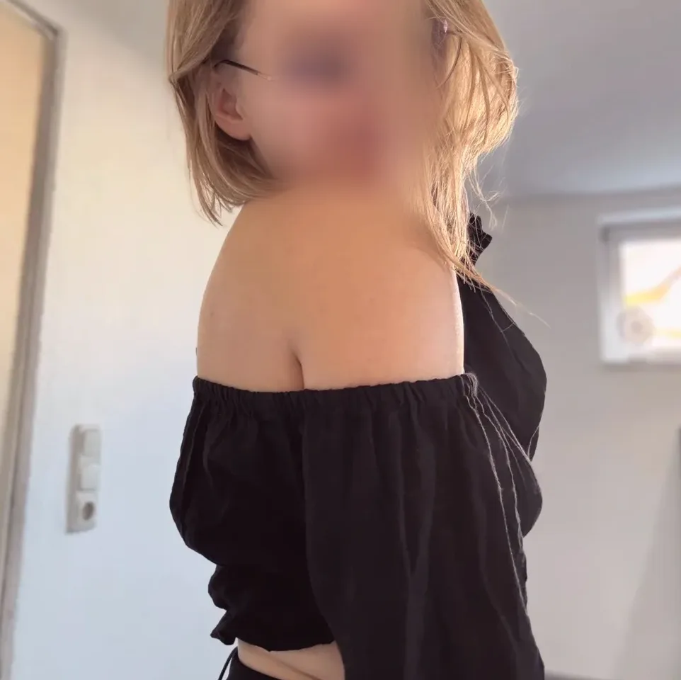 Melina, 26
