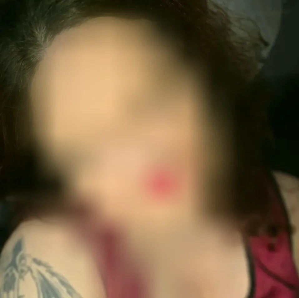 Vanessa, 38