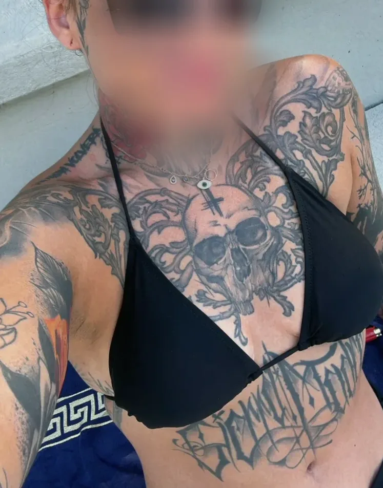 Vivien, 32